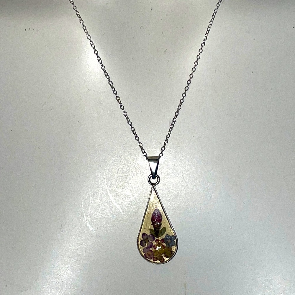 Beautiful flower necklace
